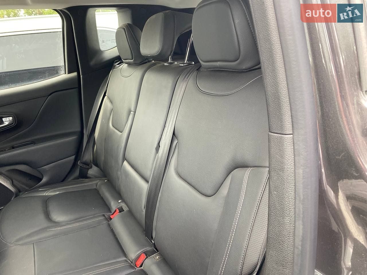 Jeep Renegade 2019 VIN ZACNJBD15KPJ90826 фото оголошення 17 з 19