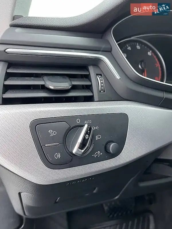 Audi A4 2016 VIN WAUANAF41HN007931 фото оголошення 12 з 18
