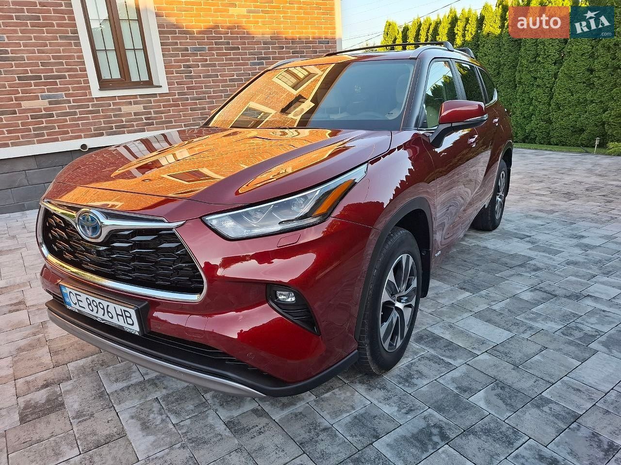 Toyota Highlander 2023 VIN 5TDKBRCH2PS117028 фото оголошення 2 з 56