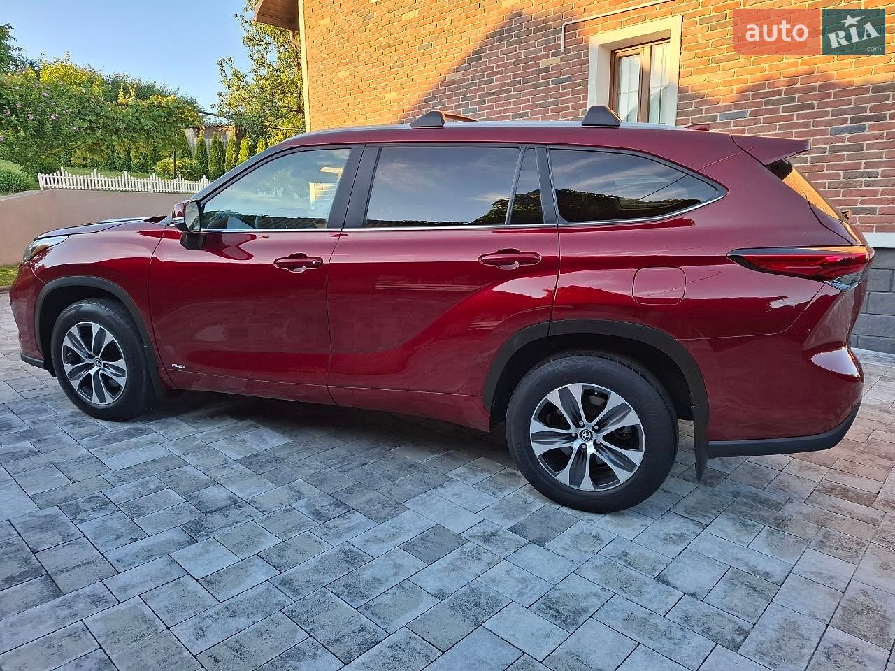 Toyota Highlander 2023 VIN 5TDKBRCH2PS117028 фото оголошення 9 з 56