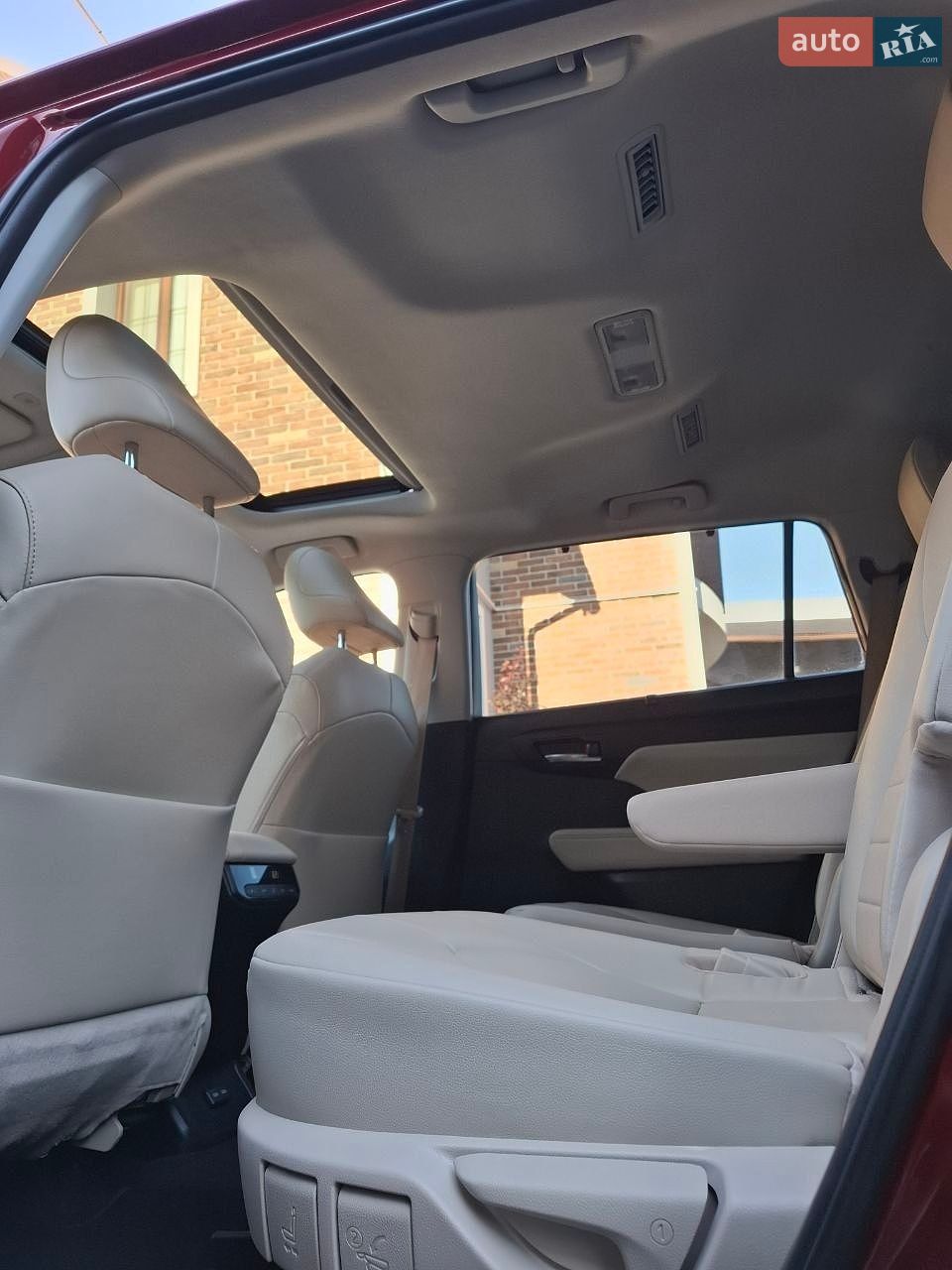 Toyota Highlander 2023 VIN 5TDKBRCH2PS117028 фото оголошення 29 з 56