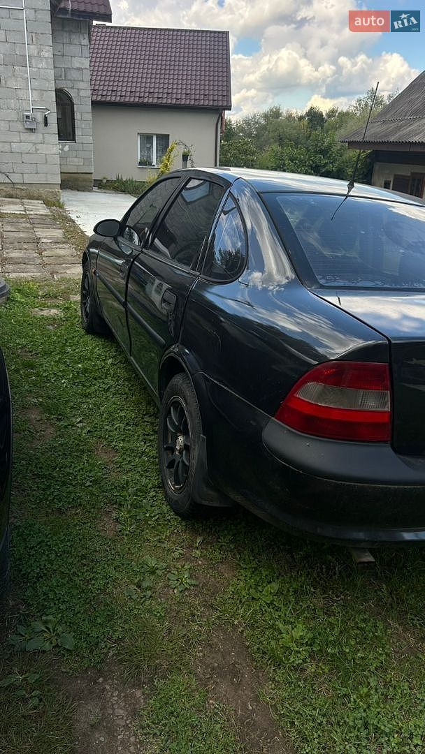 Opel Vectra 1996 VIN W0L000036T5062700 фото оголошення 2 з 7