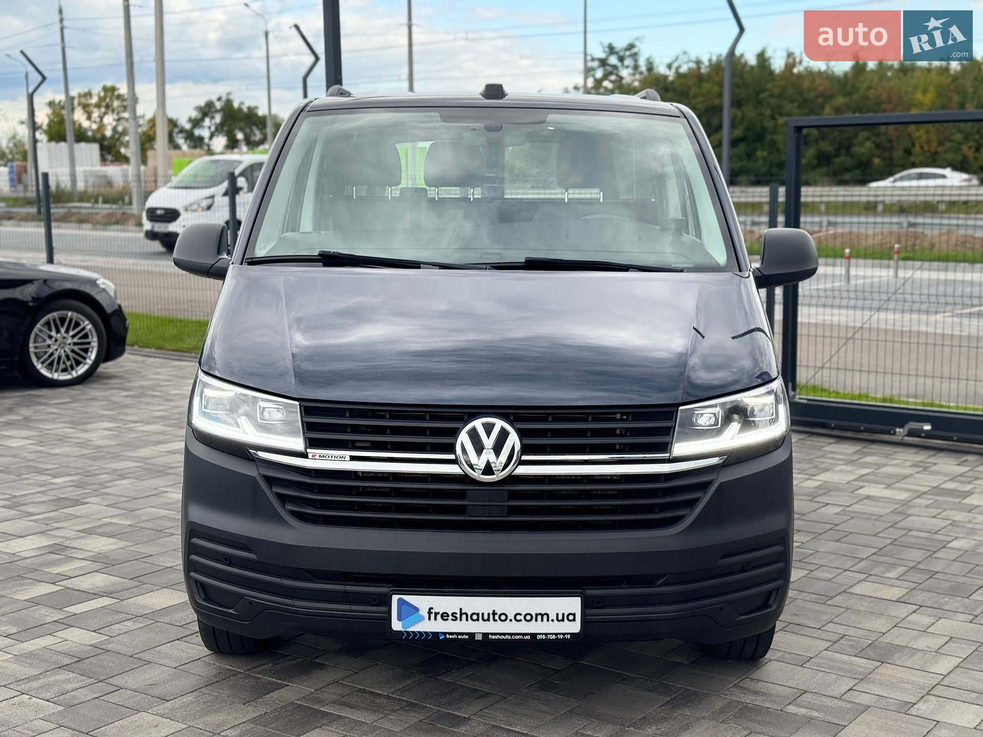 Volkswagen Transporter 2020 VIN WV1ZZZ7HZLH017140 фото оголошення 2 з 32