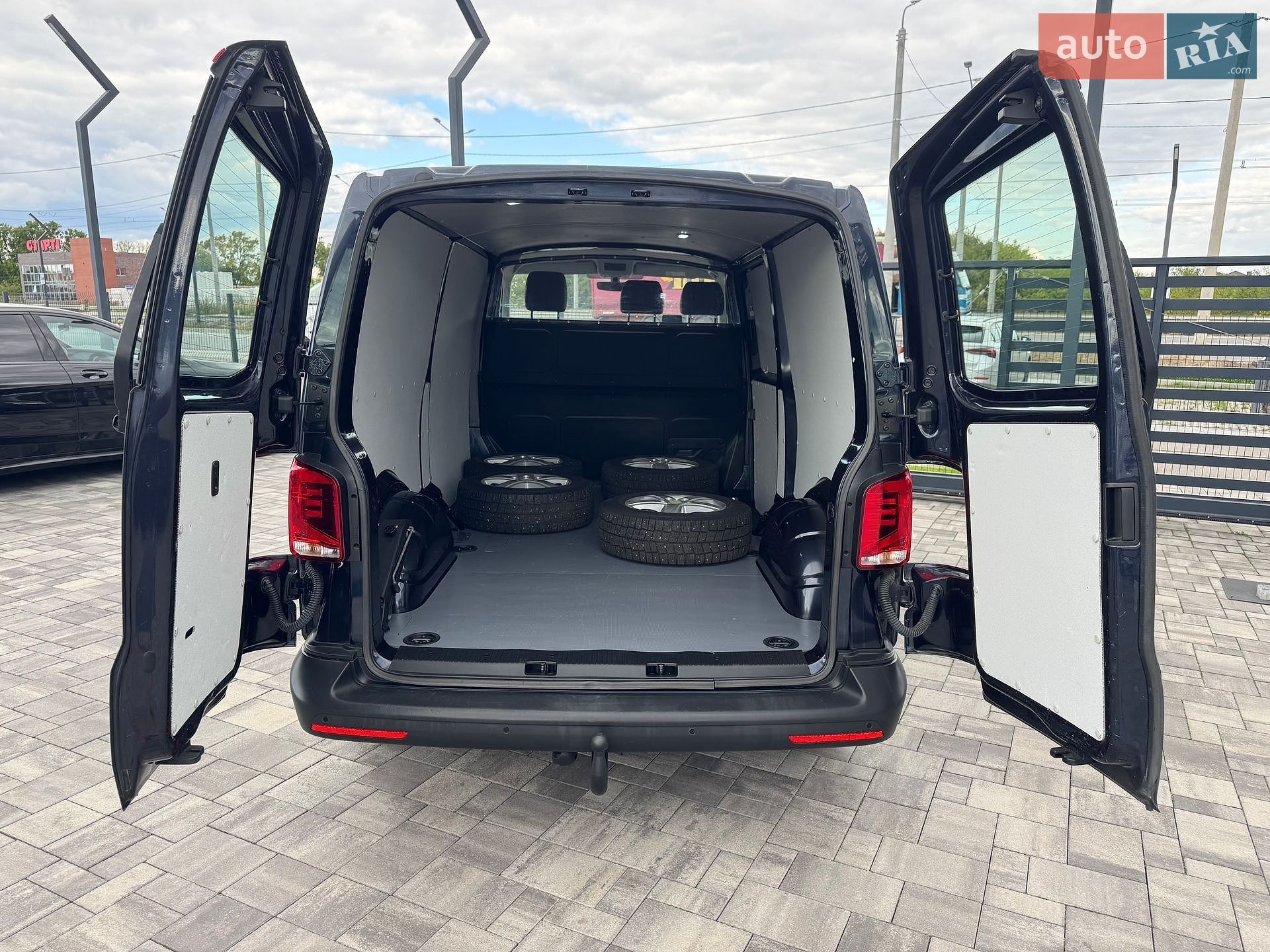 Volkswagen Transporter 2020 VIN WV1ZZZ7HZLH017140 фото оголошення 25 з 32