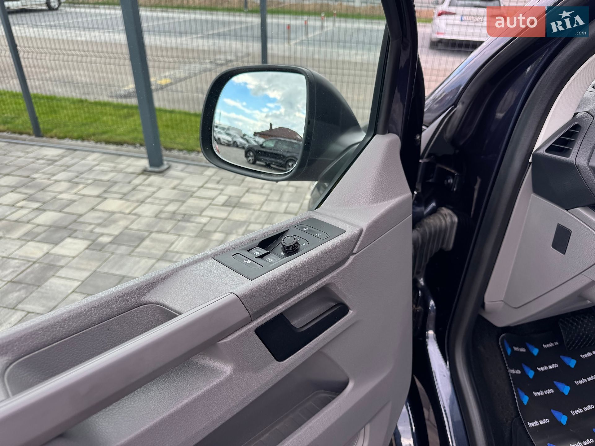 Volkswagen Transporter 2020 VIN WV1ZZZ7HZLH017140 фото оголошення 14 з 32