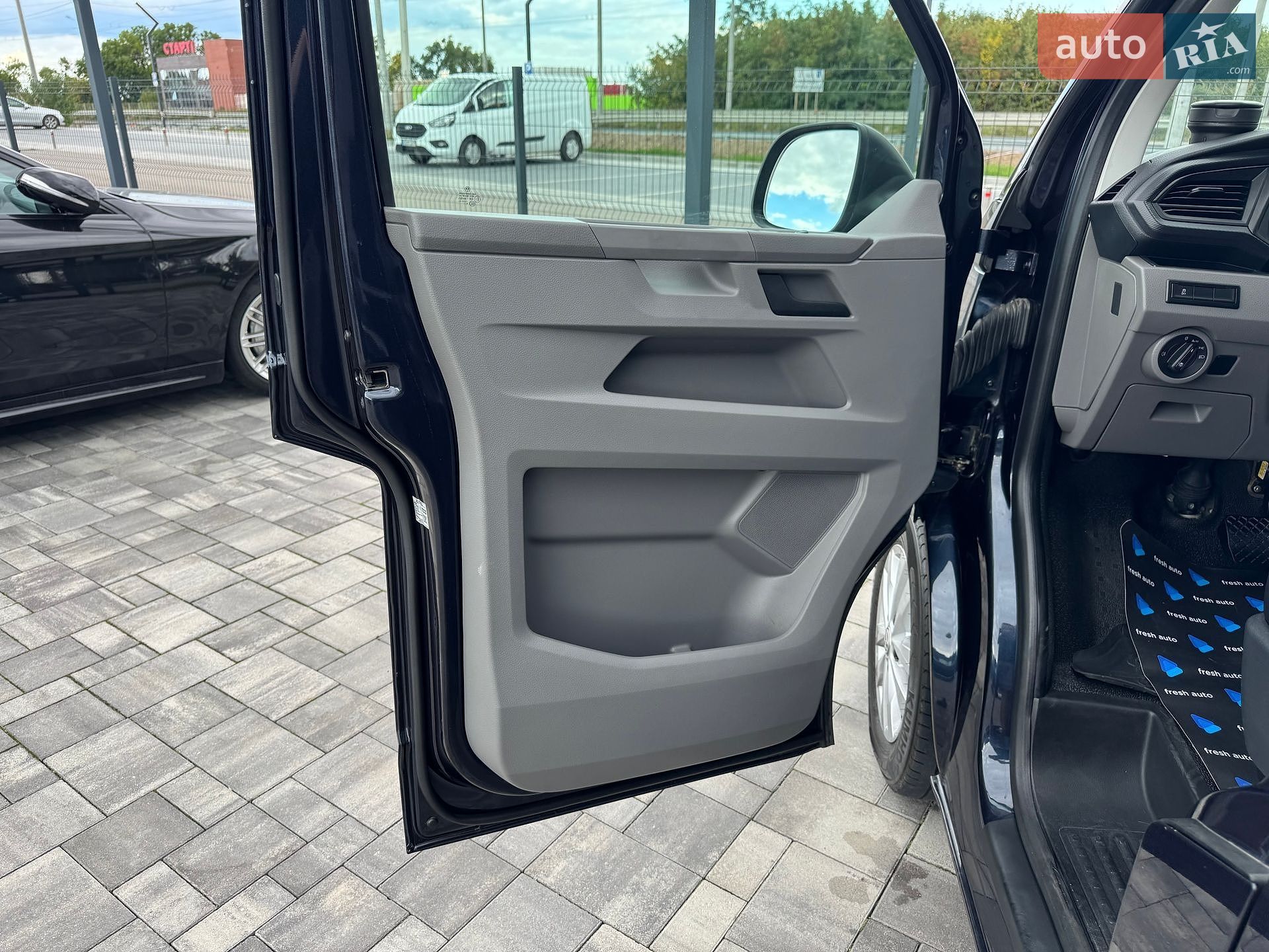 Volkswagen Transporter 2020 VIN WV1ZZZ7HZLH017140 фото оголошення 13 з 32