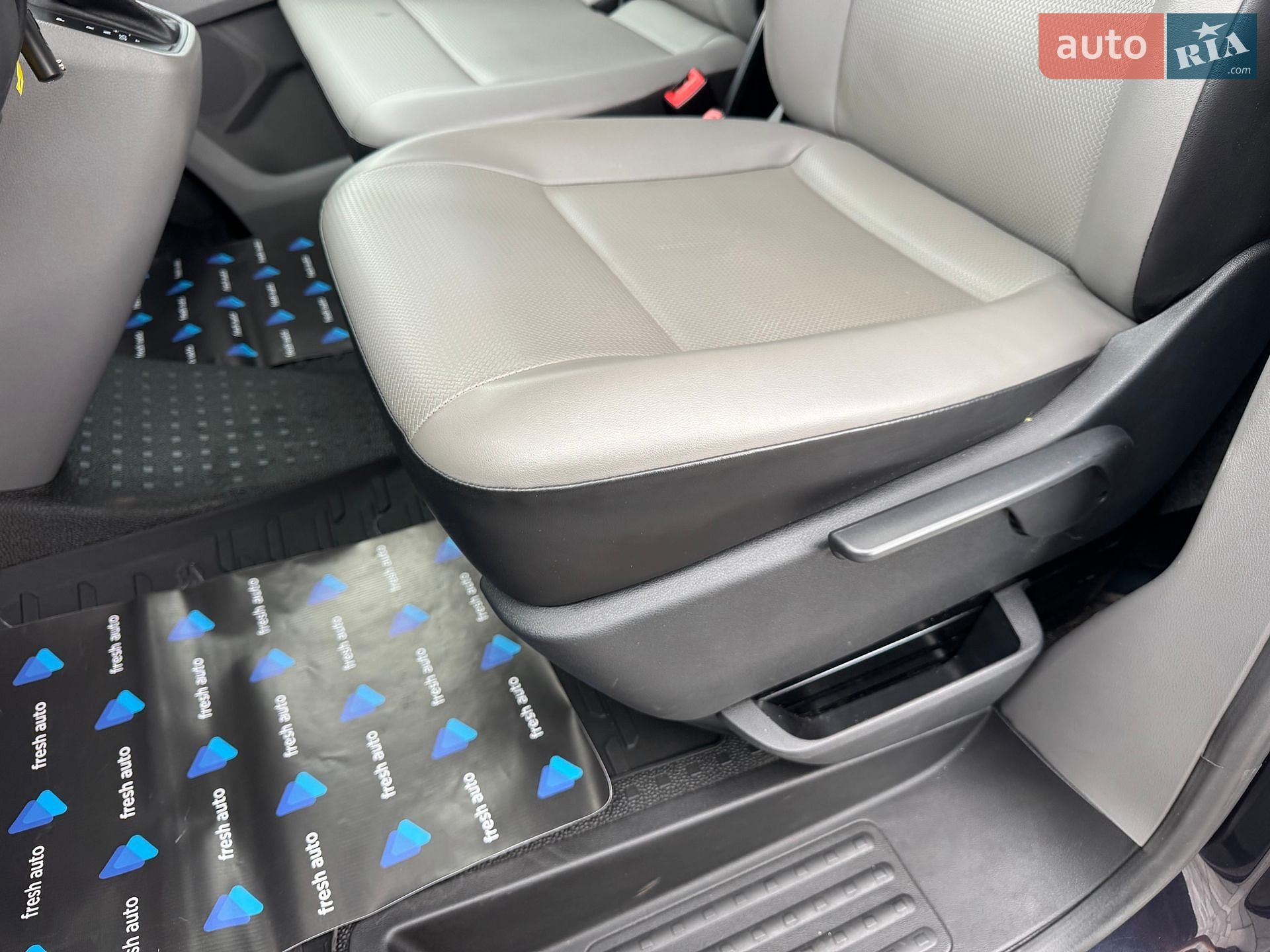 Volkswagen Transporter 2020 VIN WV1ZZZ7HZLH017140 фото оголошення 18 з 32