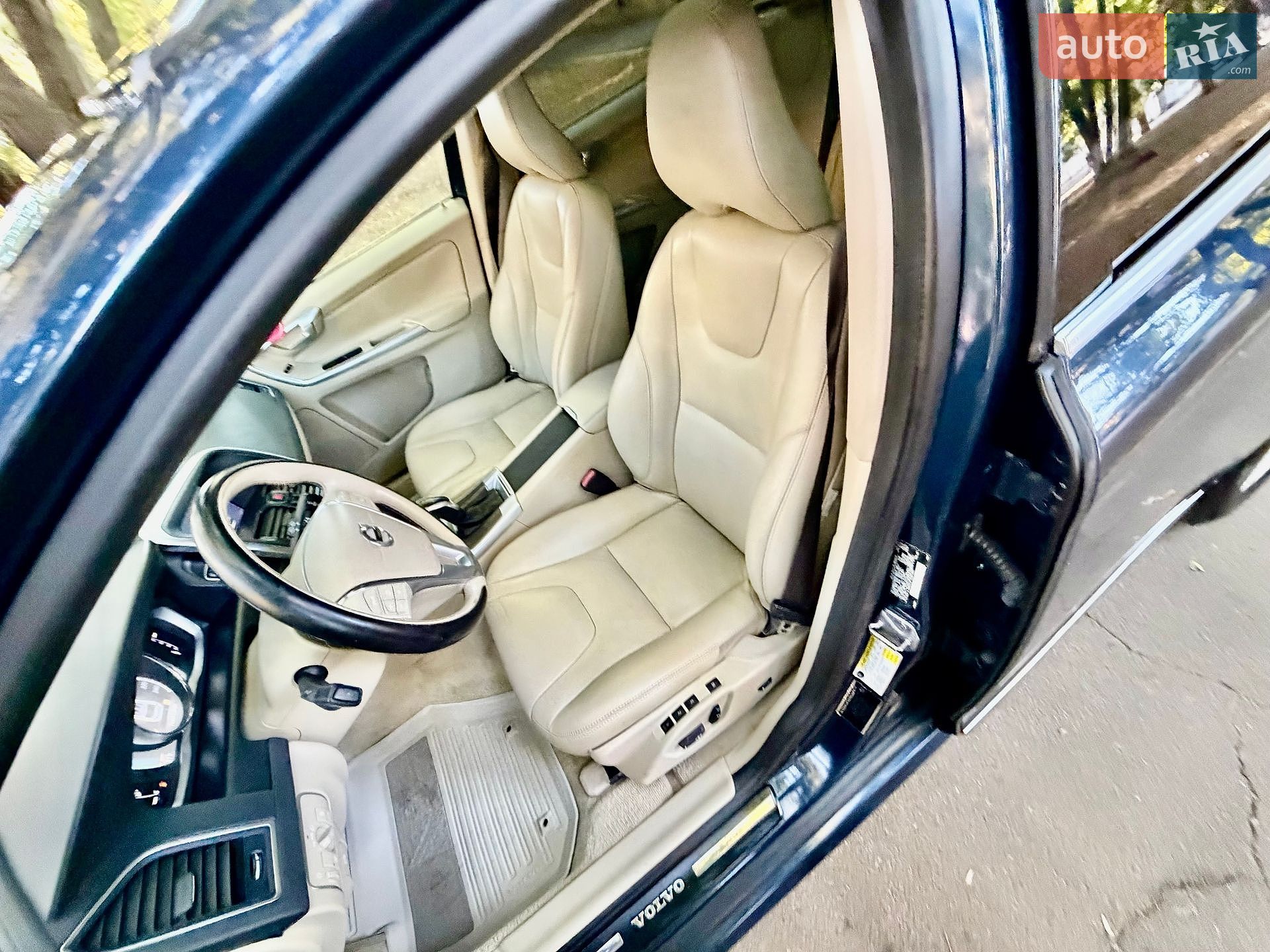 Volvo XC60 2014 VIN YV440MDK7F2649325 фото оголошення 17 з 67