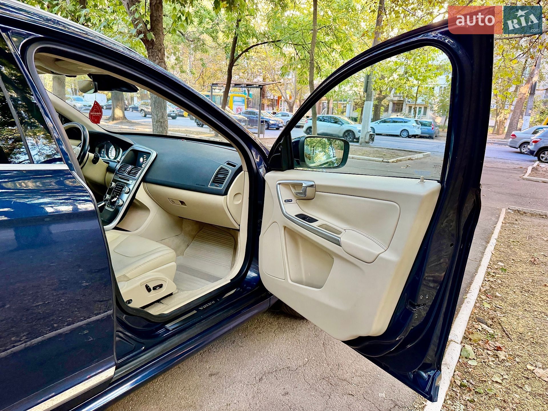 Volvo XC60 2014 VIN YV440MDK7F2649325 фото оголошення 31 з 67
