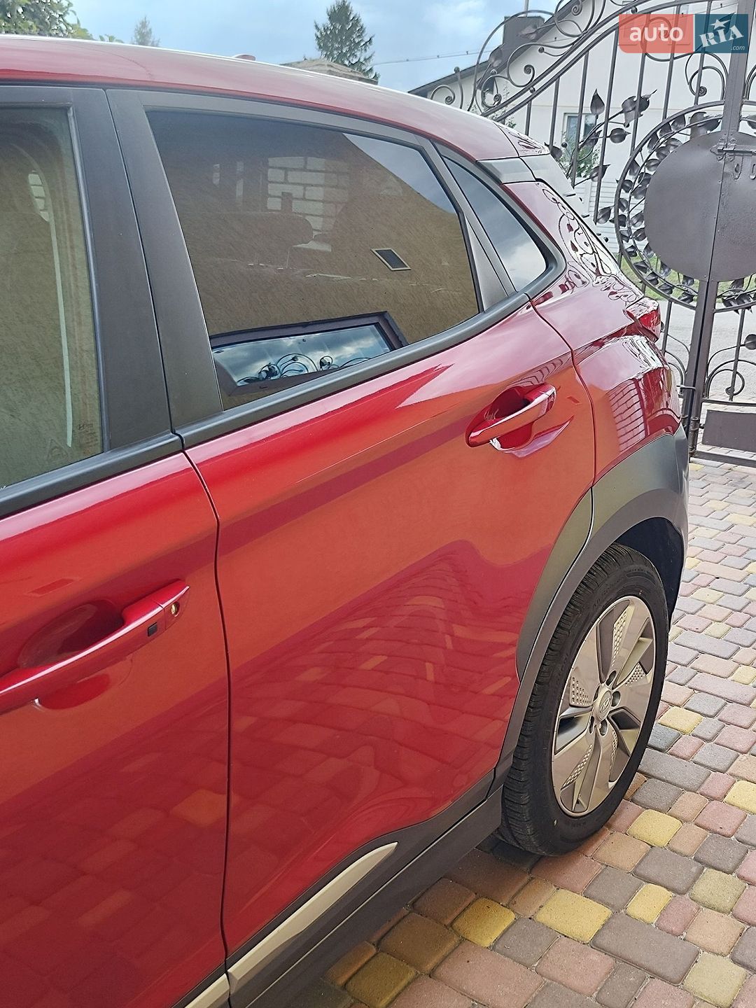 Hyundai Kona Electric 2020 VIN KM8K33AGXMU121920 фото оголошення 2 з 42
