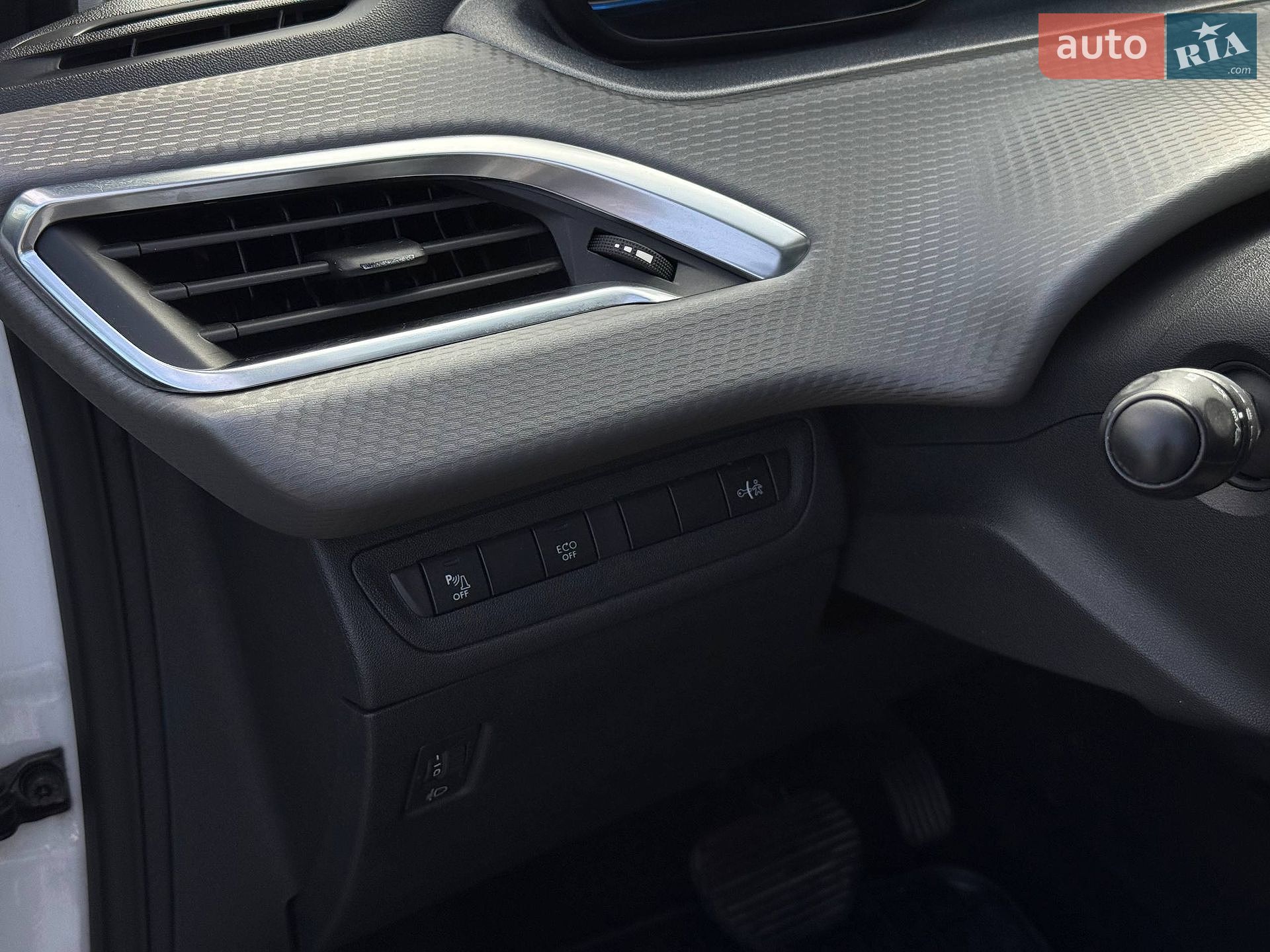 Peugeot 2008 2016 VIN VF3CUHNZTGY132160 фото оголошення 31 з 64
