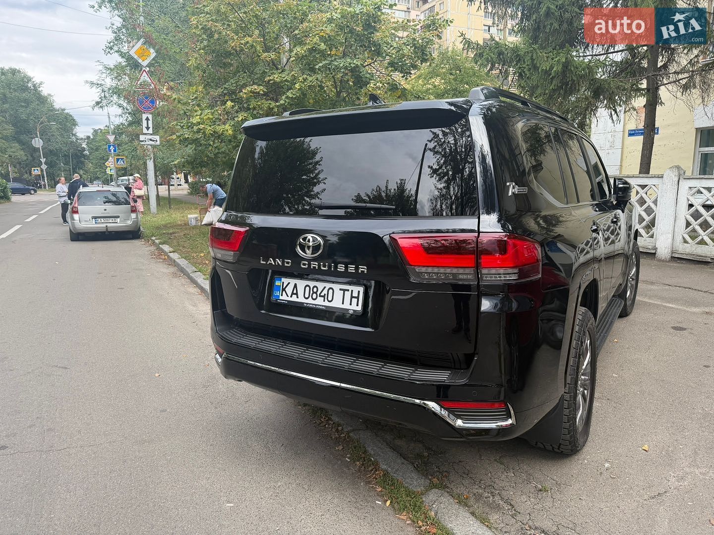 Toyota Land Cruiser 2022 VIN JTMAAABUS04014481 фото оголошення 3 з 26