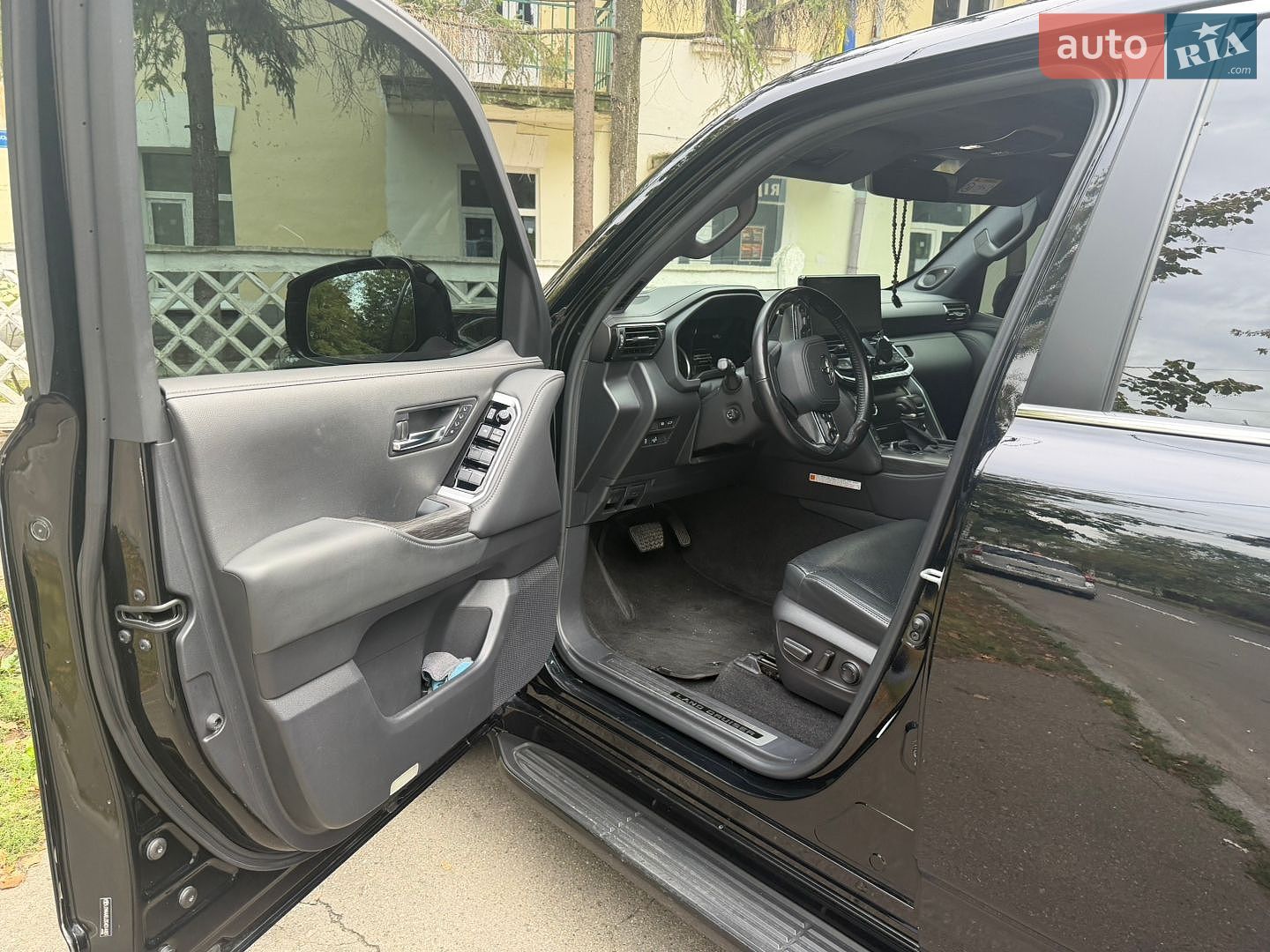 Toyota Land Cruiser 2022 VIN JTMAAABUS04014481 фото оголошення 11 з 26