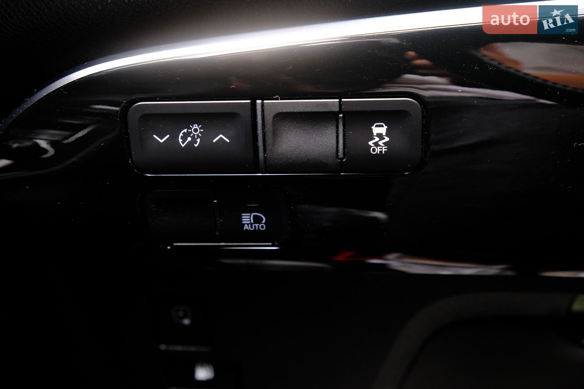 Toyota Prius 2019 VIN JTDKARFP7K3113864 фото оголошення 24 з 43