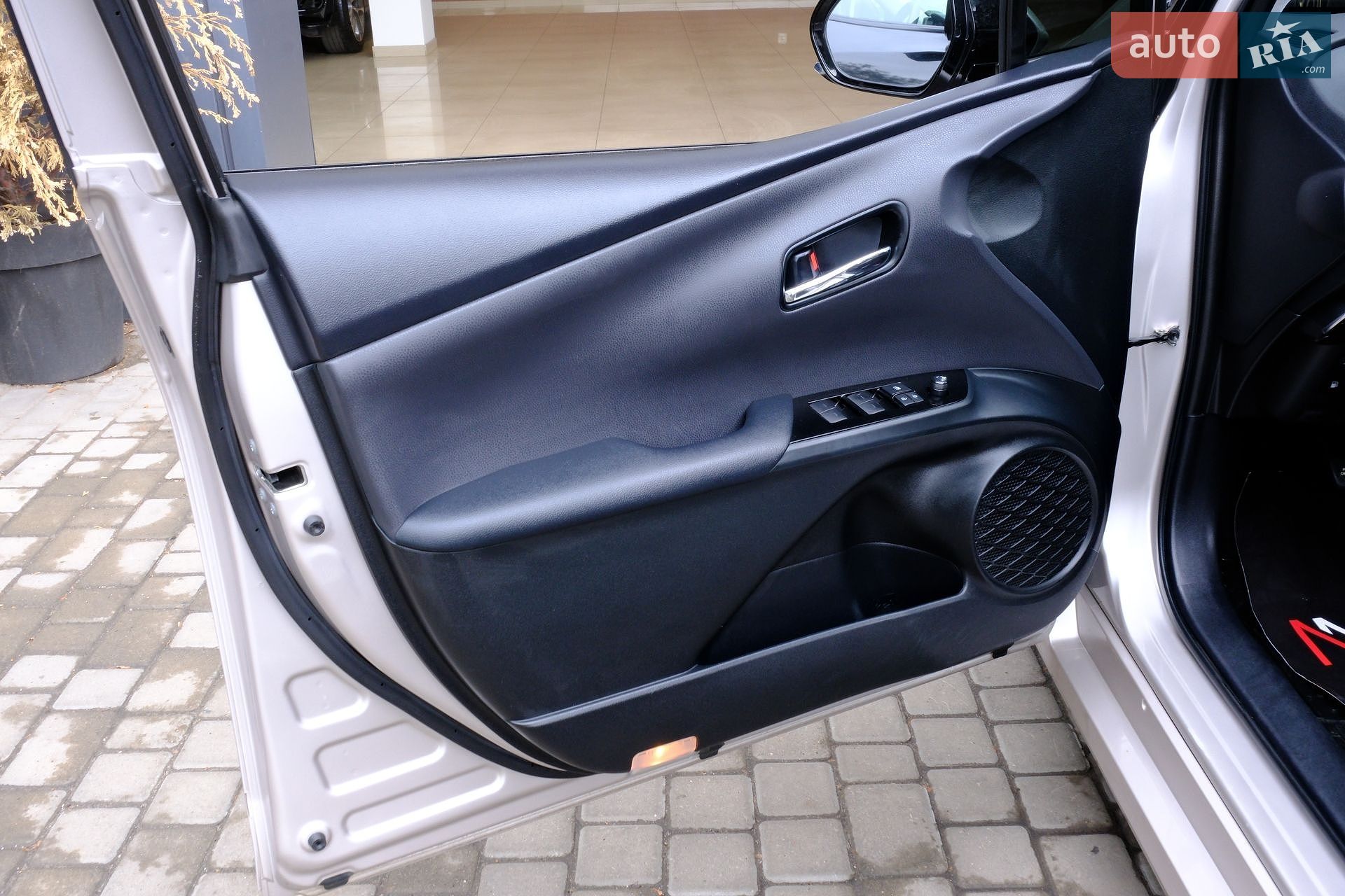 Toyota Prius 2019 VIN JTDKARFP7K3113864 фото оголошення 30 з 43