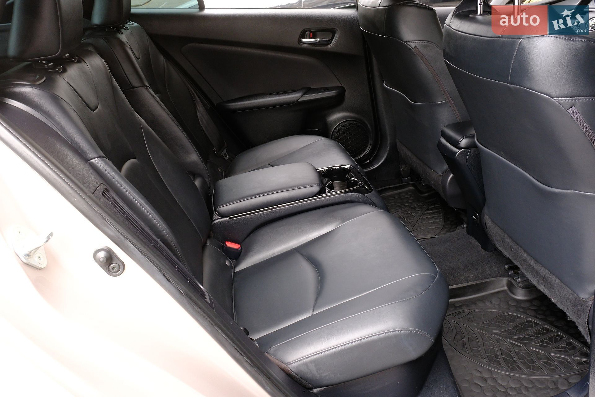 Toyota Prius 2019 VIN JTDKARFP7K3113864 фото оголошення 35 з 43