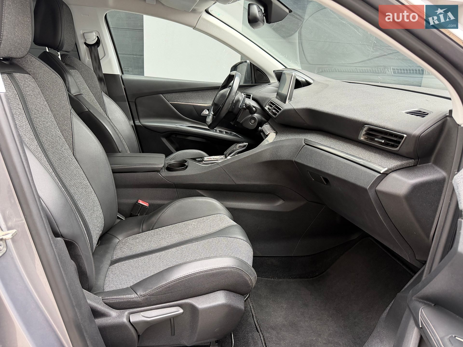 Peugeot 3008 2020 VIN VF3MCYHZRLS242573 фото оголошення 26 з 31
