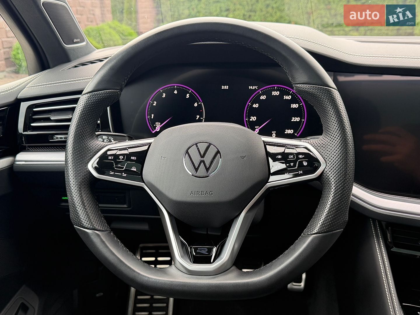 Volkswagen Touareg 2024 VIN WVGZZZCR0RD015675 фото оголошення 34 з 112