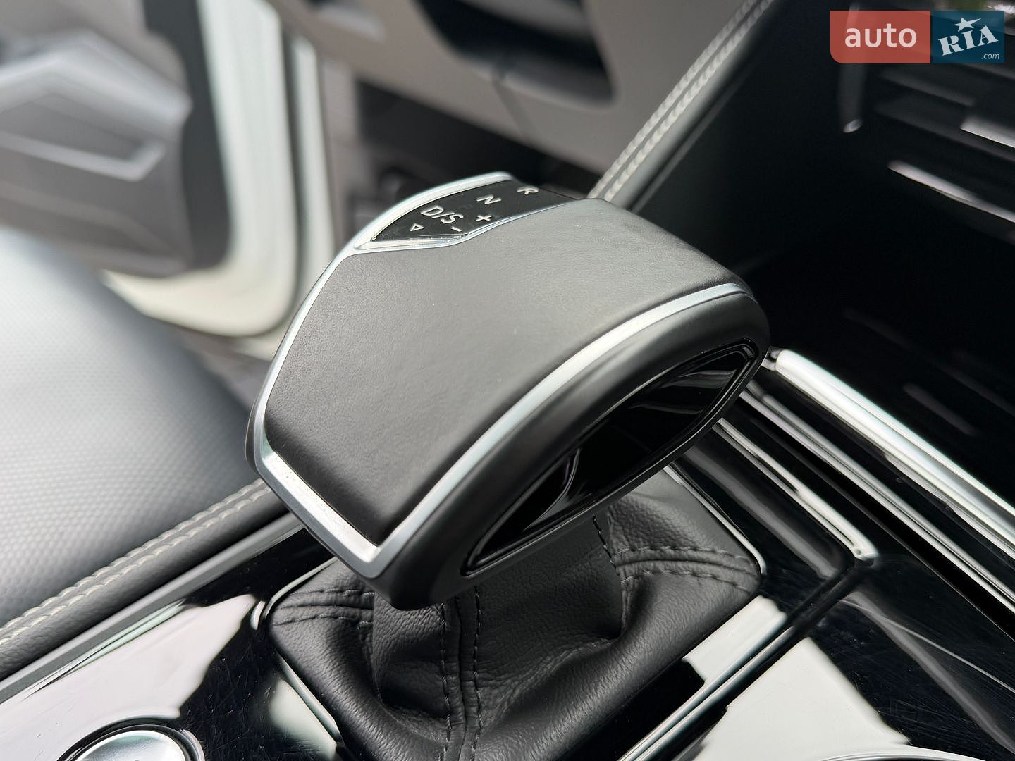 Volkswagen Touareg 2024 VIN WVGZZZCR0RD015675 фото оголошення 43 з 112