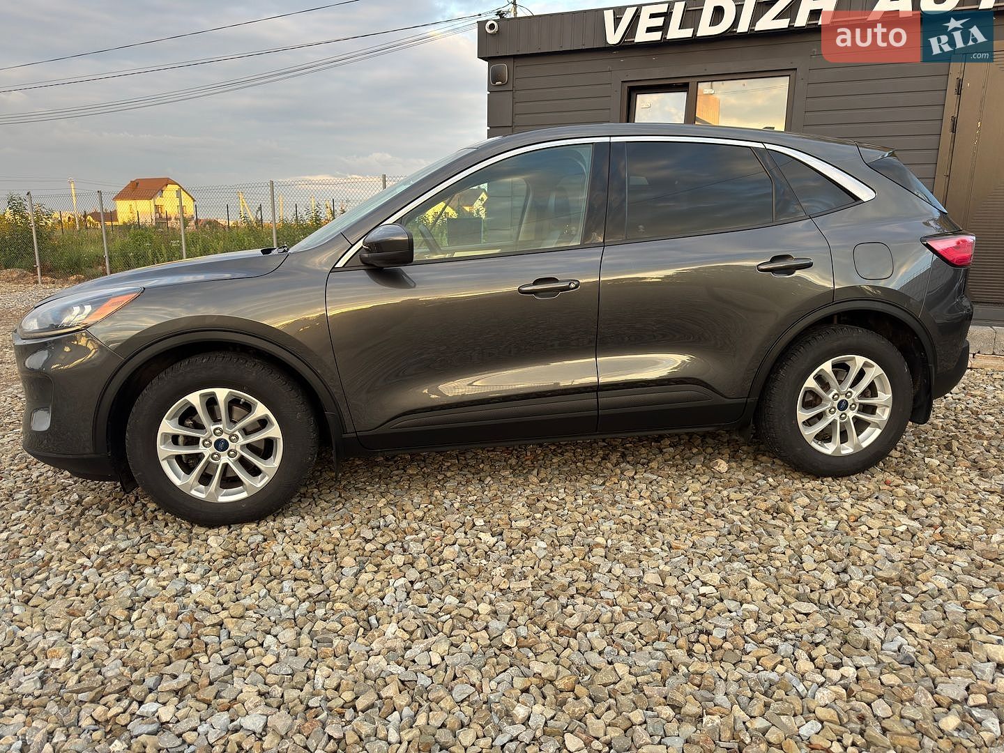 Ford Escape 2020 VIN 1FMCU0G62LUC39893 фото оголошення 3 з 46