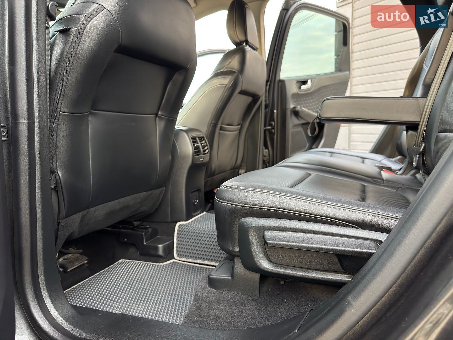 Ford Escape 2020 VIN 1FMCU0G62LUC39893 фото оголошення 27 з 46
