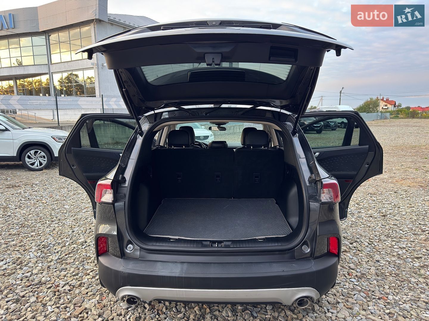 Ford Escape 2020 VIN 1FMCU0G62LUC39893 фото оголошення 29 з 46