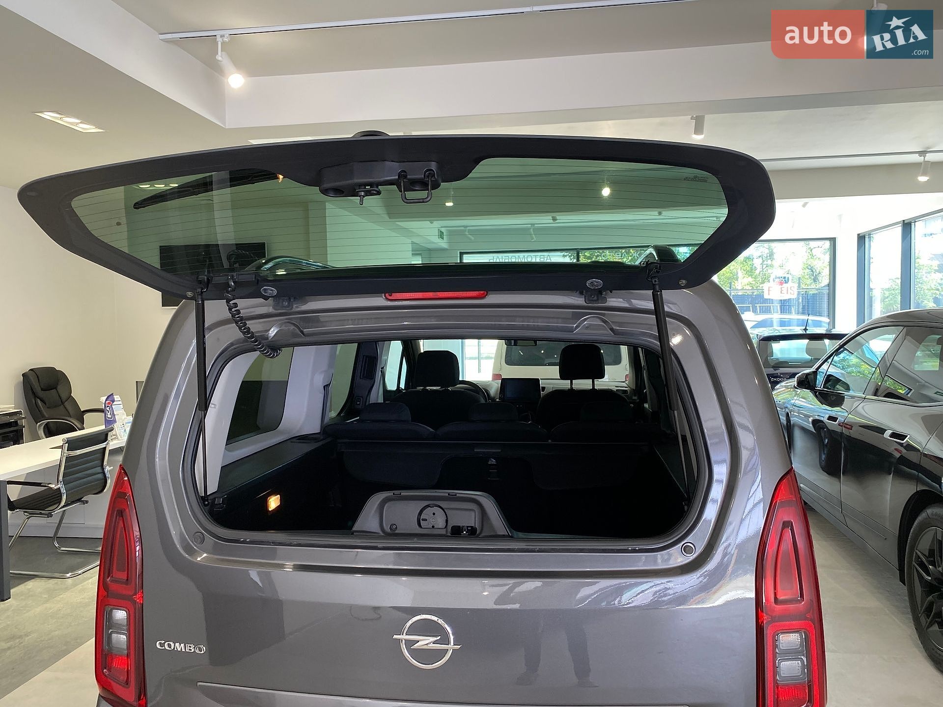 Opel Combo Life 2023 VIN W0VECYHZ3NJ856740 фото оголошення 12 з 56