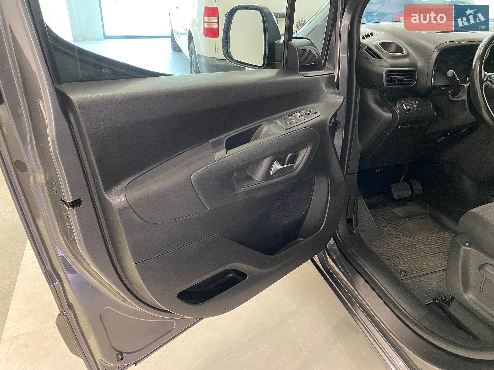 Opel Combo Life 2023 VIN W0VECYHZ3NJ856740 фото оголошення 35 з 56