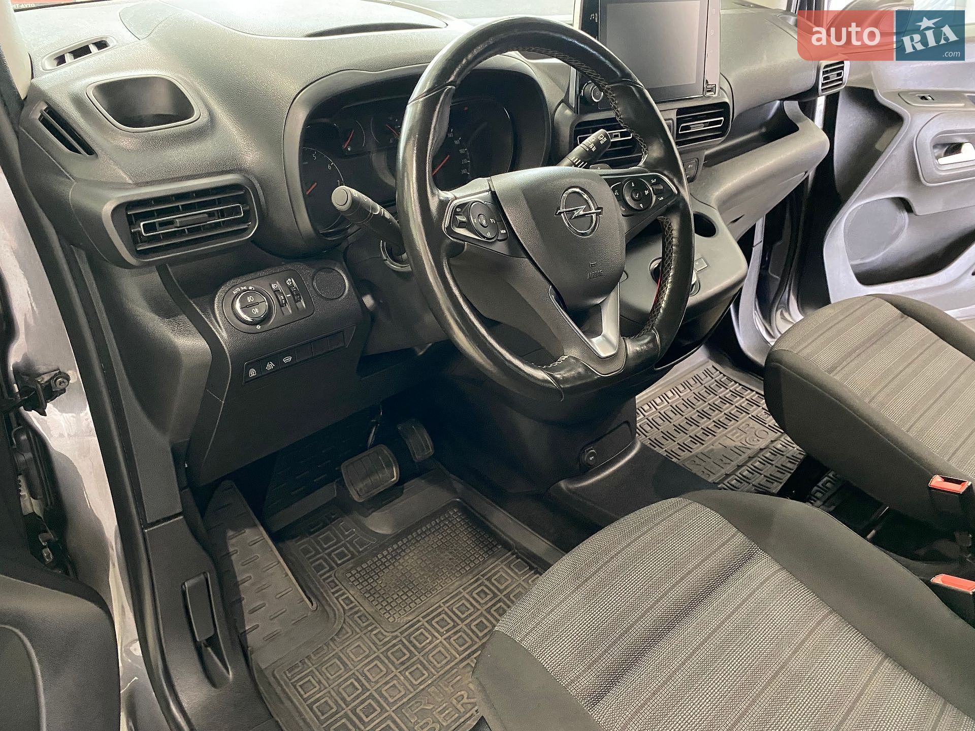Opel Combo Life 2023 VIN W0VECYHZ3NJ856740 фото оголошення 38 з 56
