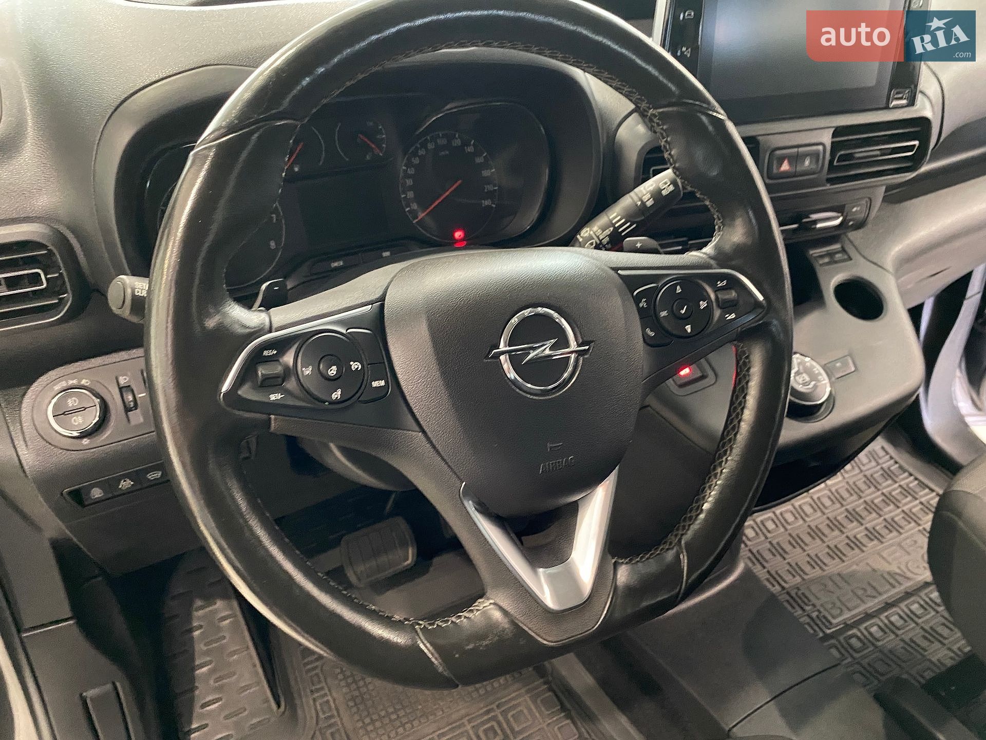 Opel Combo Life 2023 VIN W0VECYHZ3NJ856740 фото оголошення 40 з 56