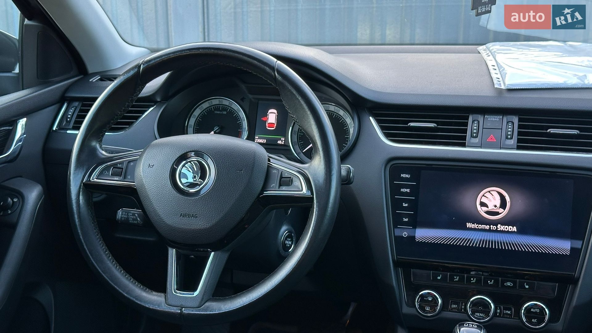 Skoda Octavia 2017 VIN TMBJG9NE6J0032705 фото оголошення 64 з 105