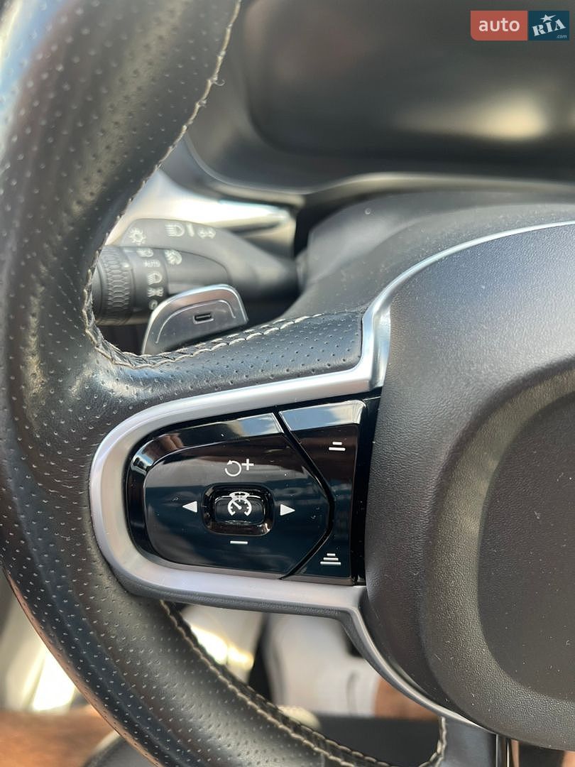 Volvo XC60 2019 VIN YV1UZA8UDK1225649 фото оголошення 30 з 47
