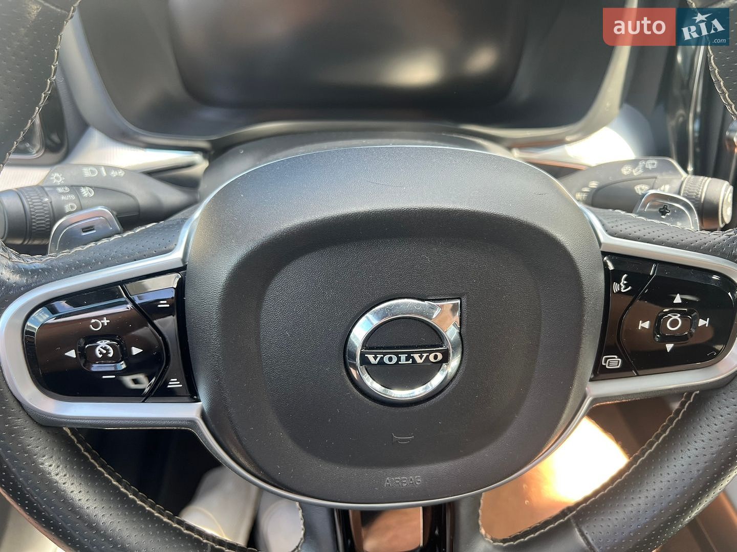 Volvo XC60 2019 VIN YV1UZA8UDK1225649 фото оголошення 35 з 47