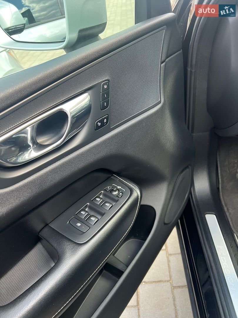 Volvo XC60 2019 VIN YV1UZA8UDK1225649 фото оголошення 44 з 47