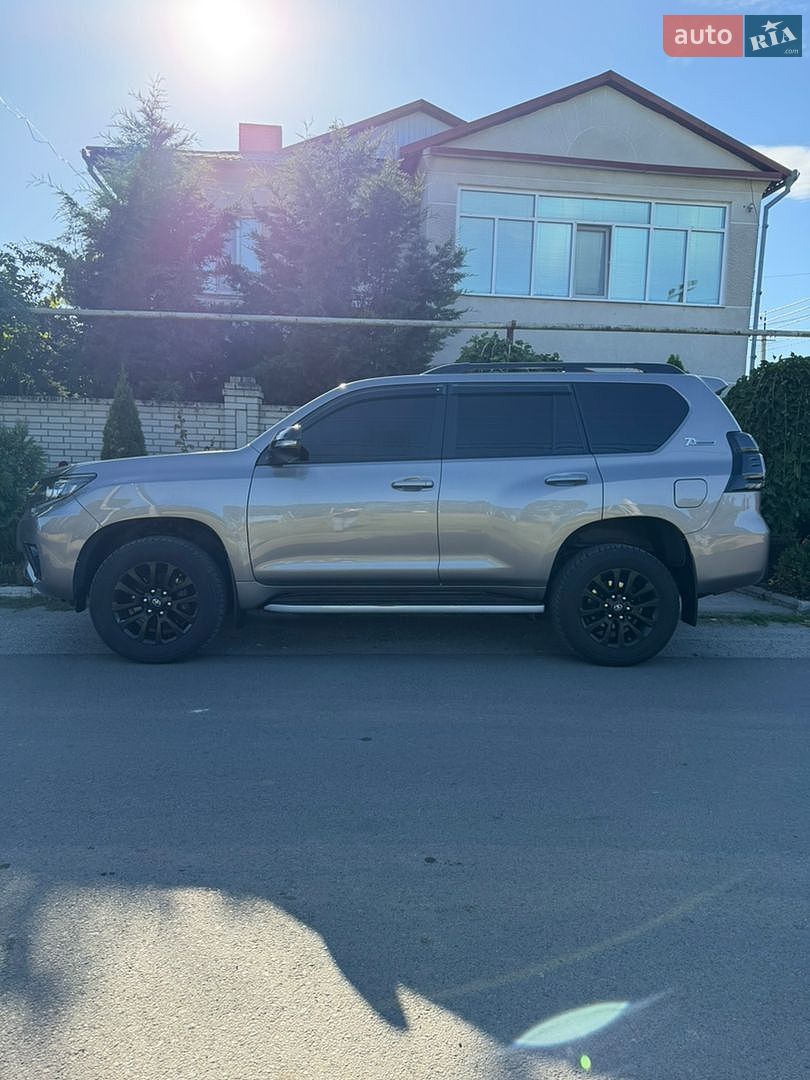 Toyota Land Cruiser Prado 2021 VIN JTEBU3FJ30K212132 фото оголошення 13 з 56