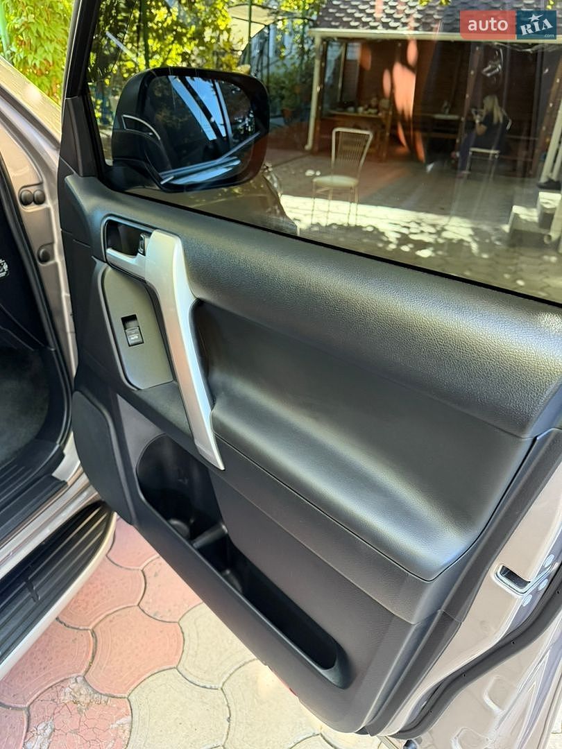 Toyota Land Cruiser Prado 2021 VIN JTEBU3FJ30K212132 фото оголошення 32 з 56