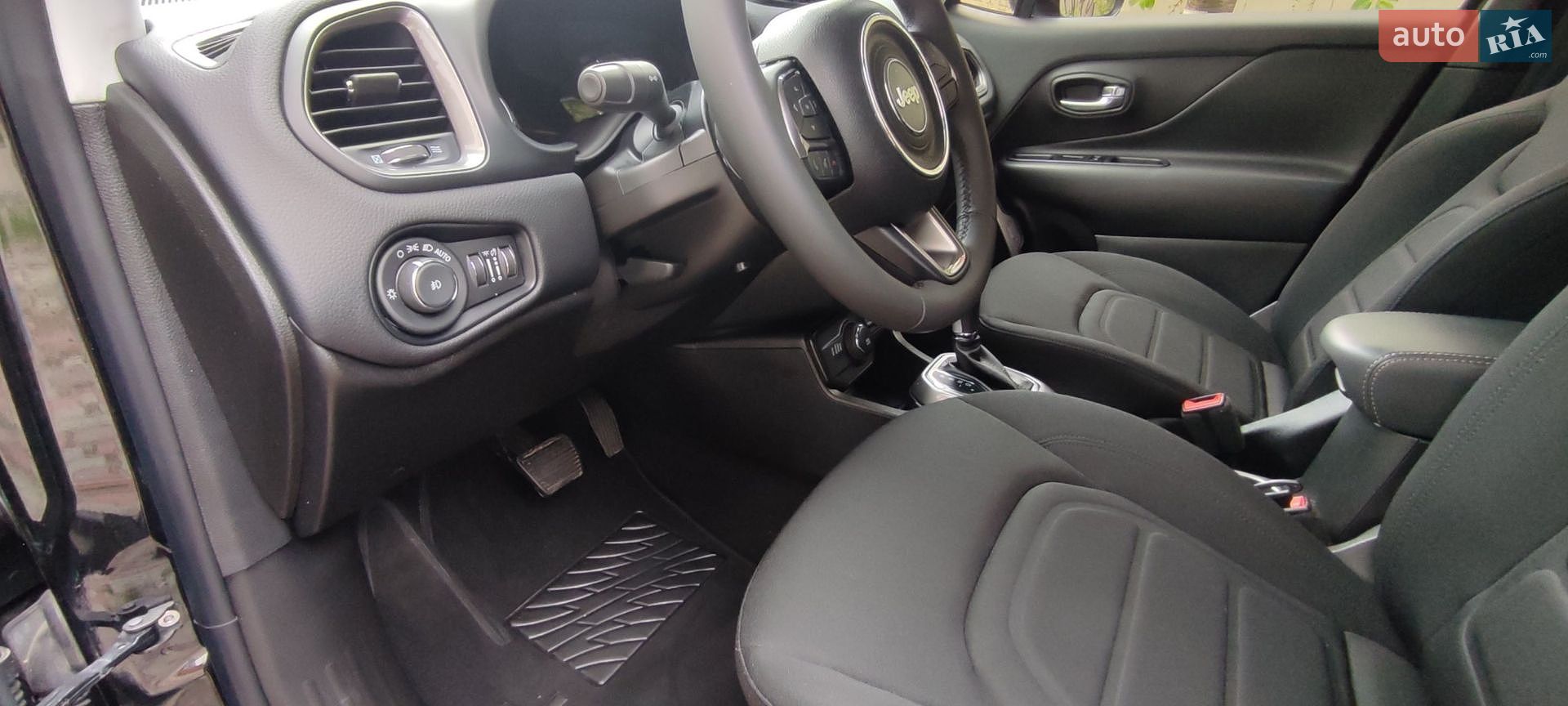 Jeep Renegade 2022 VIN ZACNJDB11NPN69437 фото оголошення 82 з 112