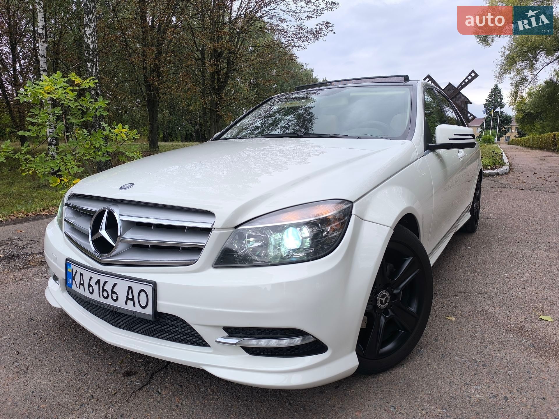 Mercedes-Benz C-Class 2010 VIN WDDGF8BB8BR140814 фото оголошення 2 з 56