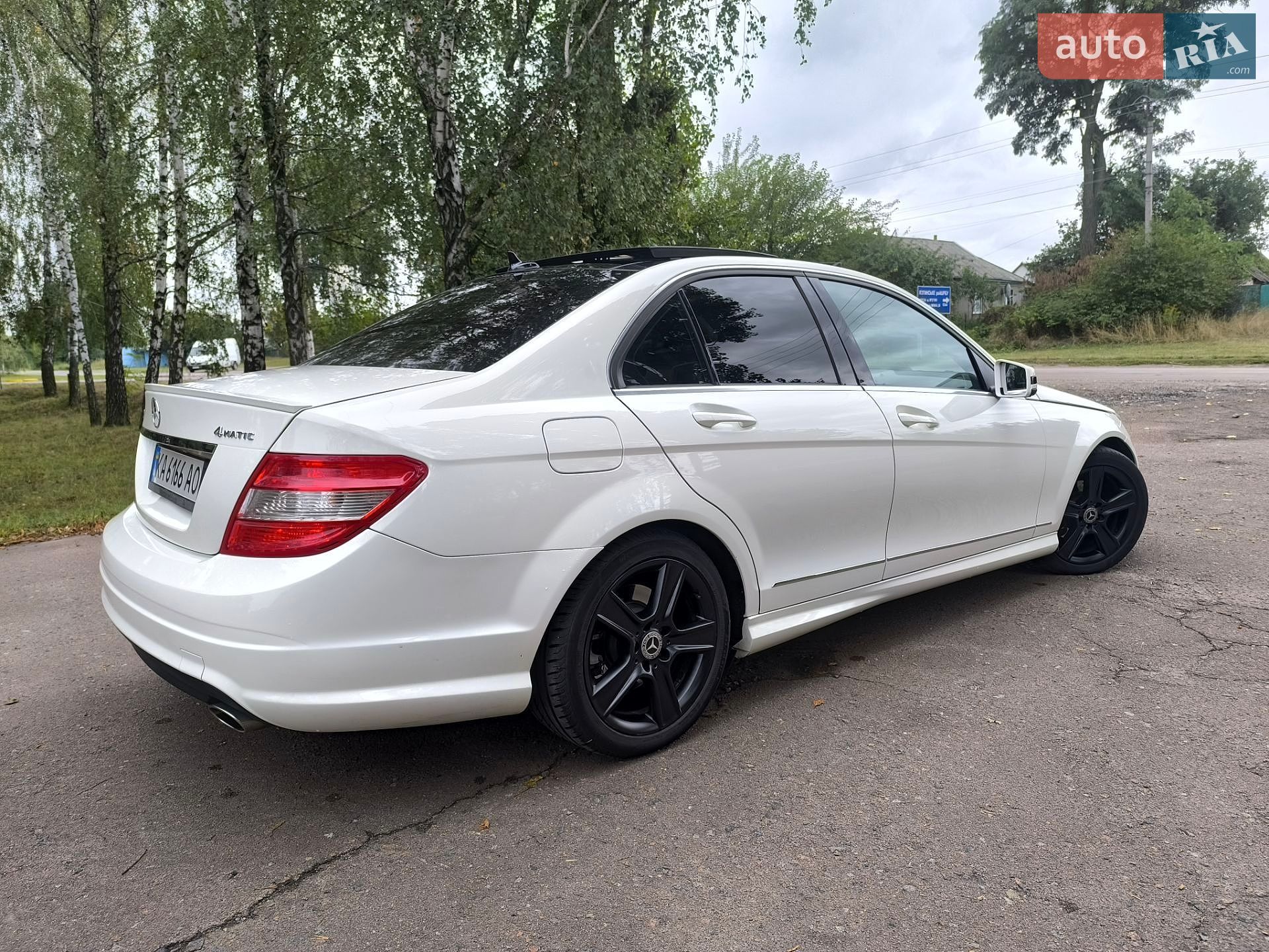 Mercedes-Benz C-Class 2010 VIN WDDGF8BB8BR140814 фото оголошення 4 з 56