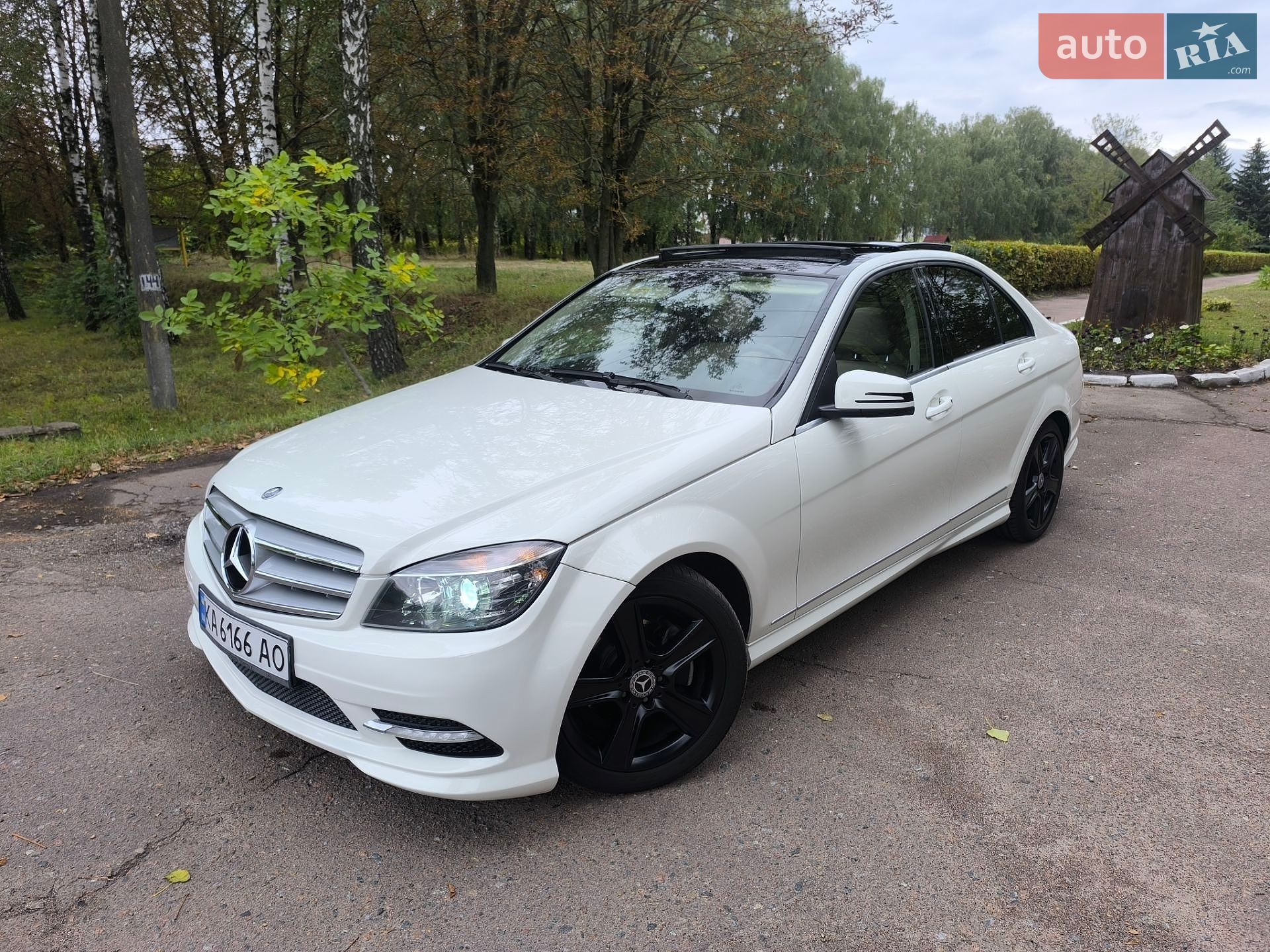 Mercedes-Benz C-Class 2010 VIN WDDGF8BB8BR140814 фото оголошення 3 з 56