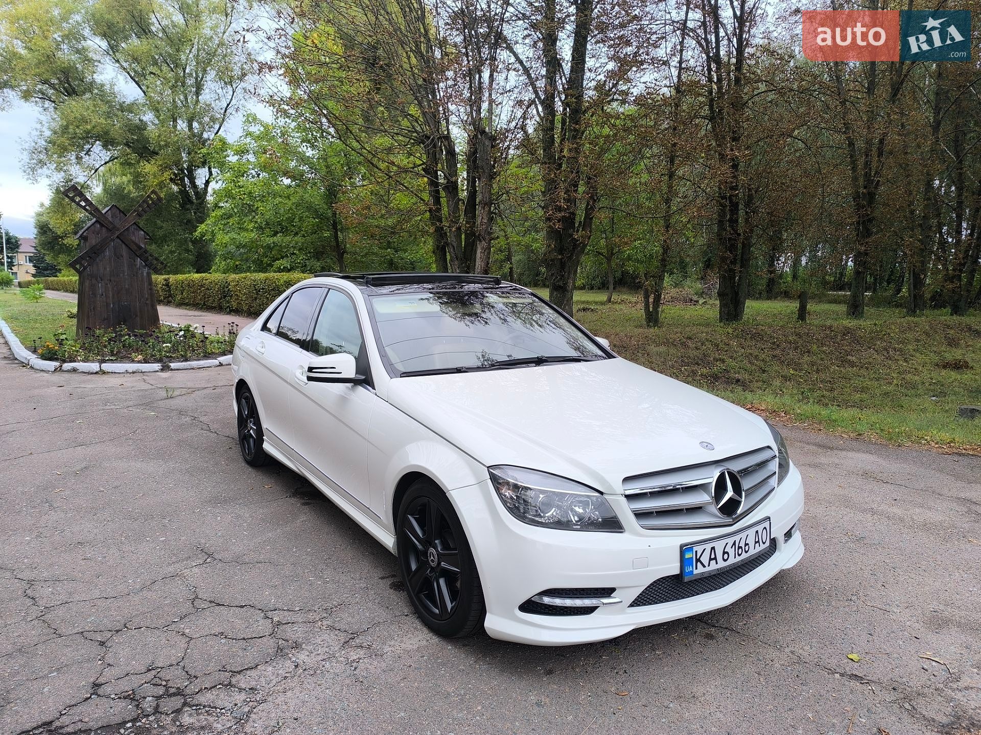 Mercedes-Benz C-Class 2010 VIN WDDGF8BB8BR140814 фото оголошення 8 з 56