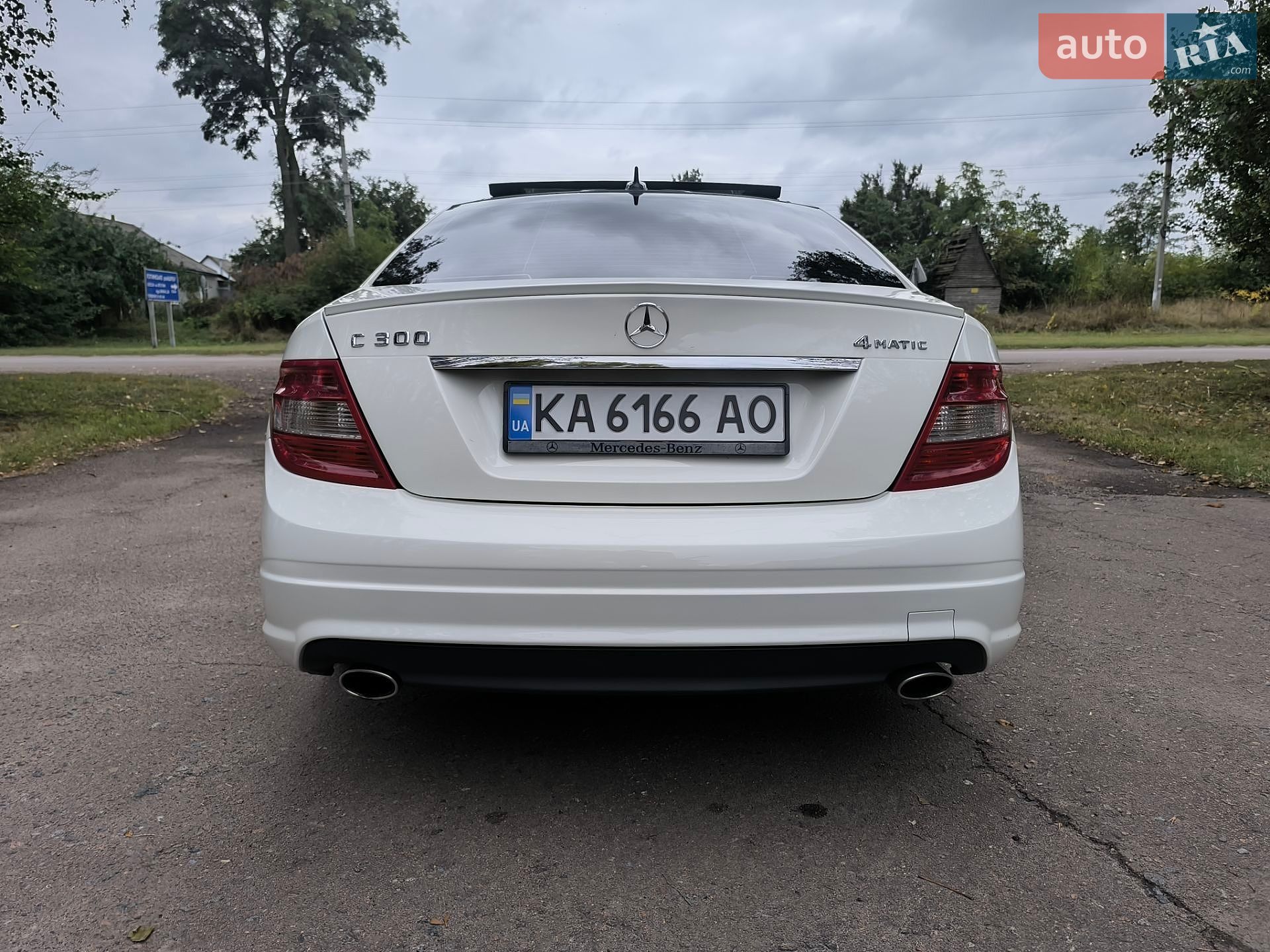 Mercedes-Benz C-Class 2010 VIN WDDGF8BB8BR140814 фото оголошення 12 з 56