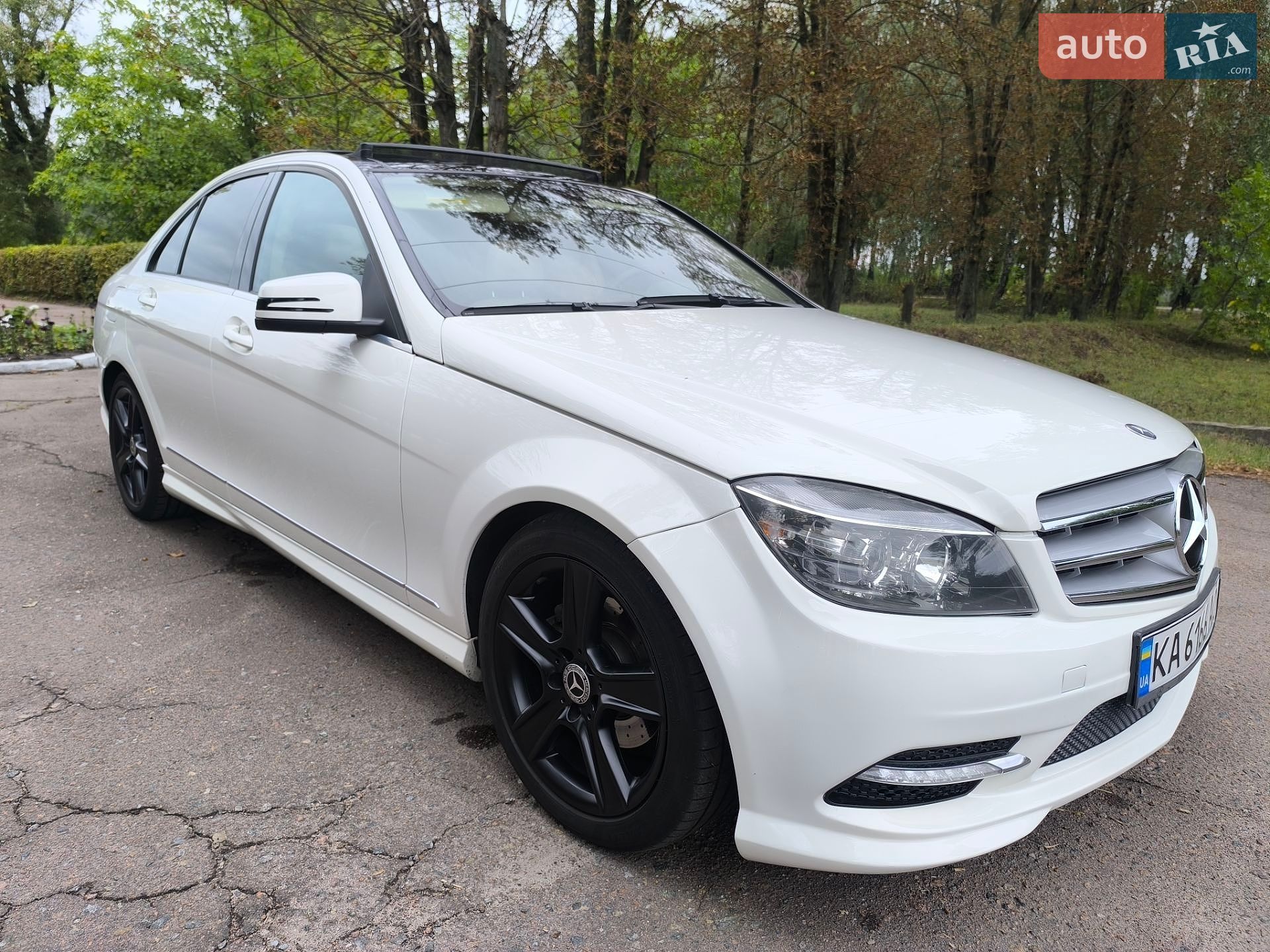 Mercedes-Benz C-Class 2010 VIN WDDGF8BB8BR140814 фото оголошення 9 з 56