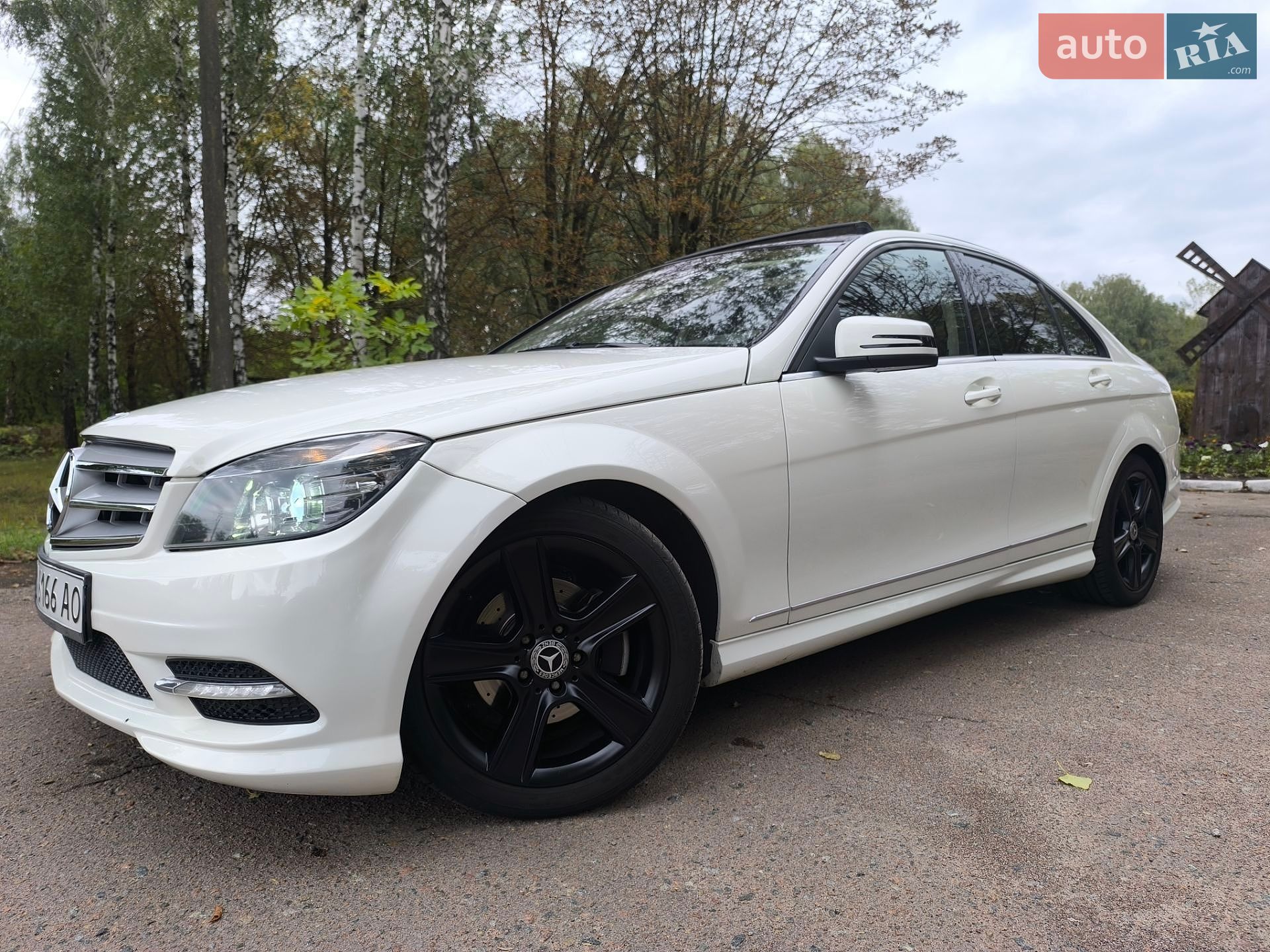 Mercedes-Benz C-Class 2010 VIN WDDGF8BB8BR140814 фото оголошення 13 з 56