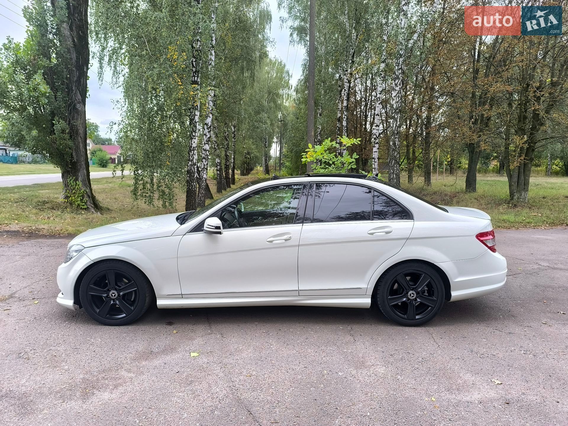 Mercedes-Benz C-Class 2010 VIN WDDGF8BB8BR140814 фото оголошення 18 з 56