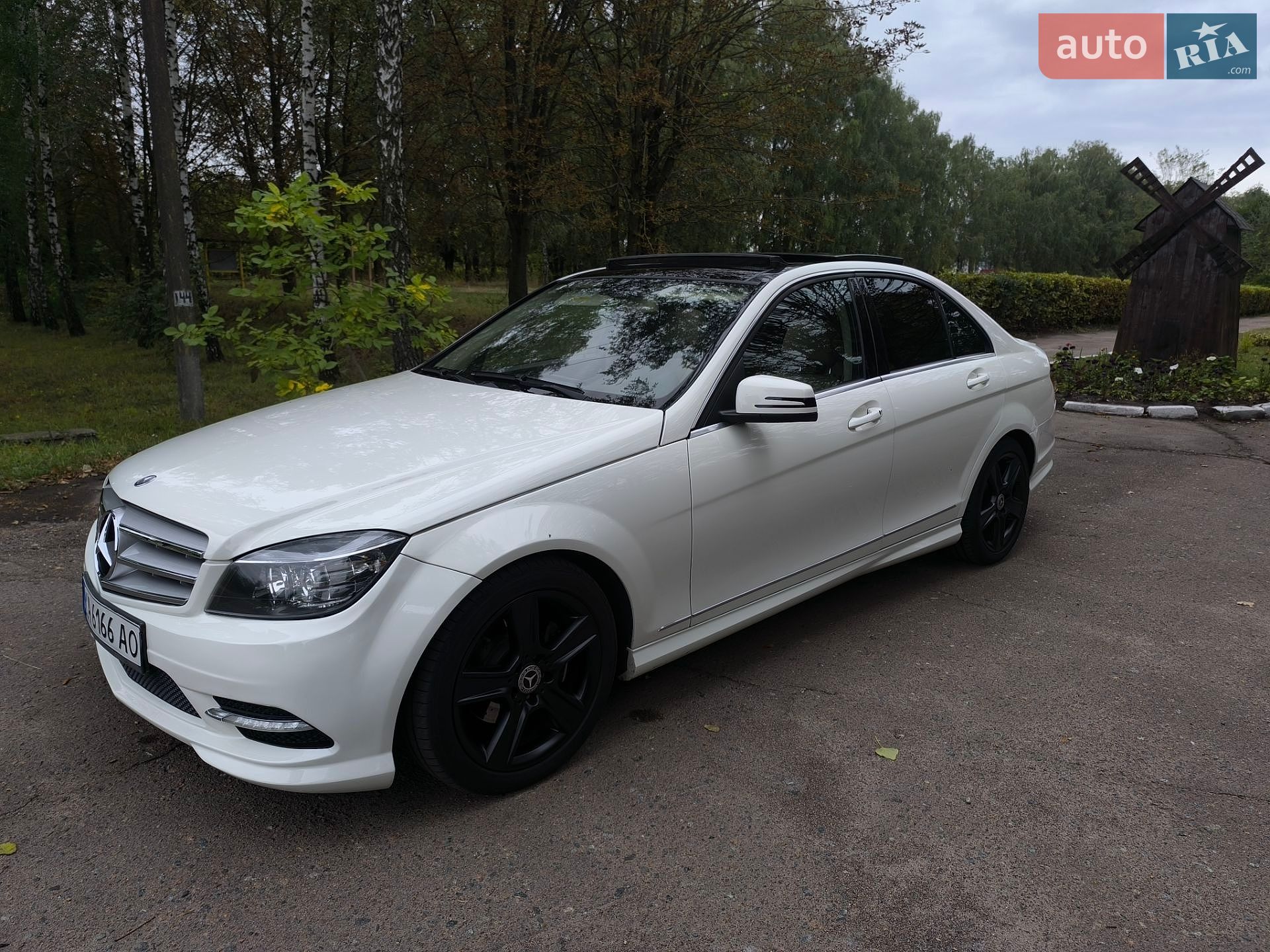 Mercedes-Benz C-Class 2010 VIN WDDGF8BB8BR140814 фото оголошення 24 з 56