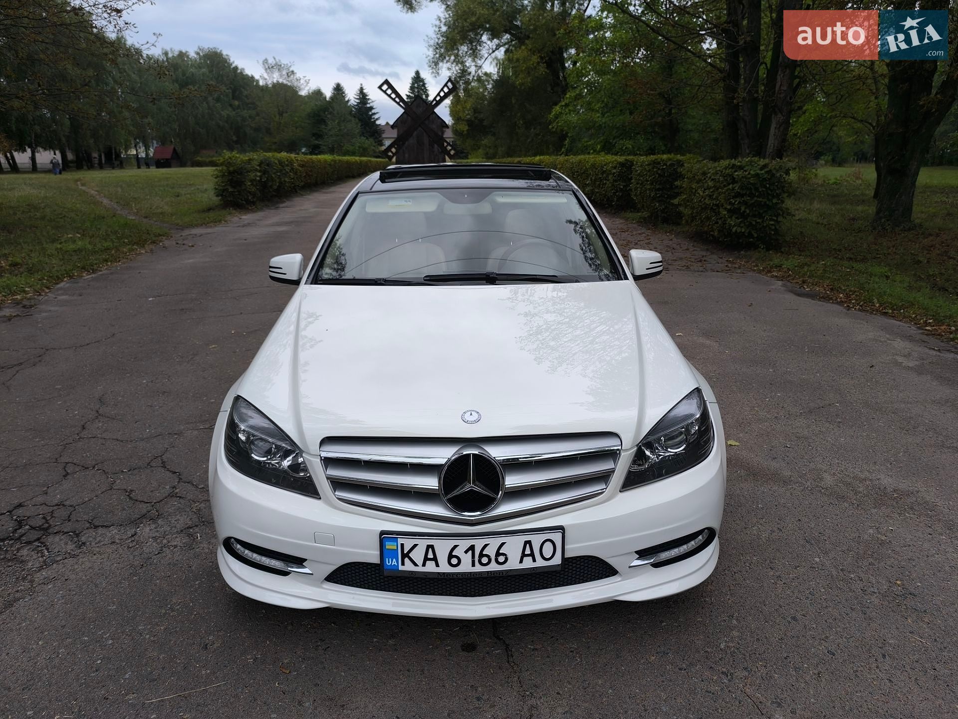 Mercedes-Benz C-Class 2010 VIN WDDGF8BB8BR140814 фото оголошення 25 з 56