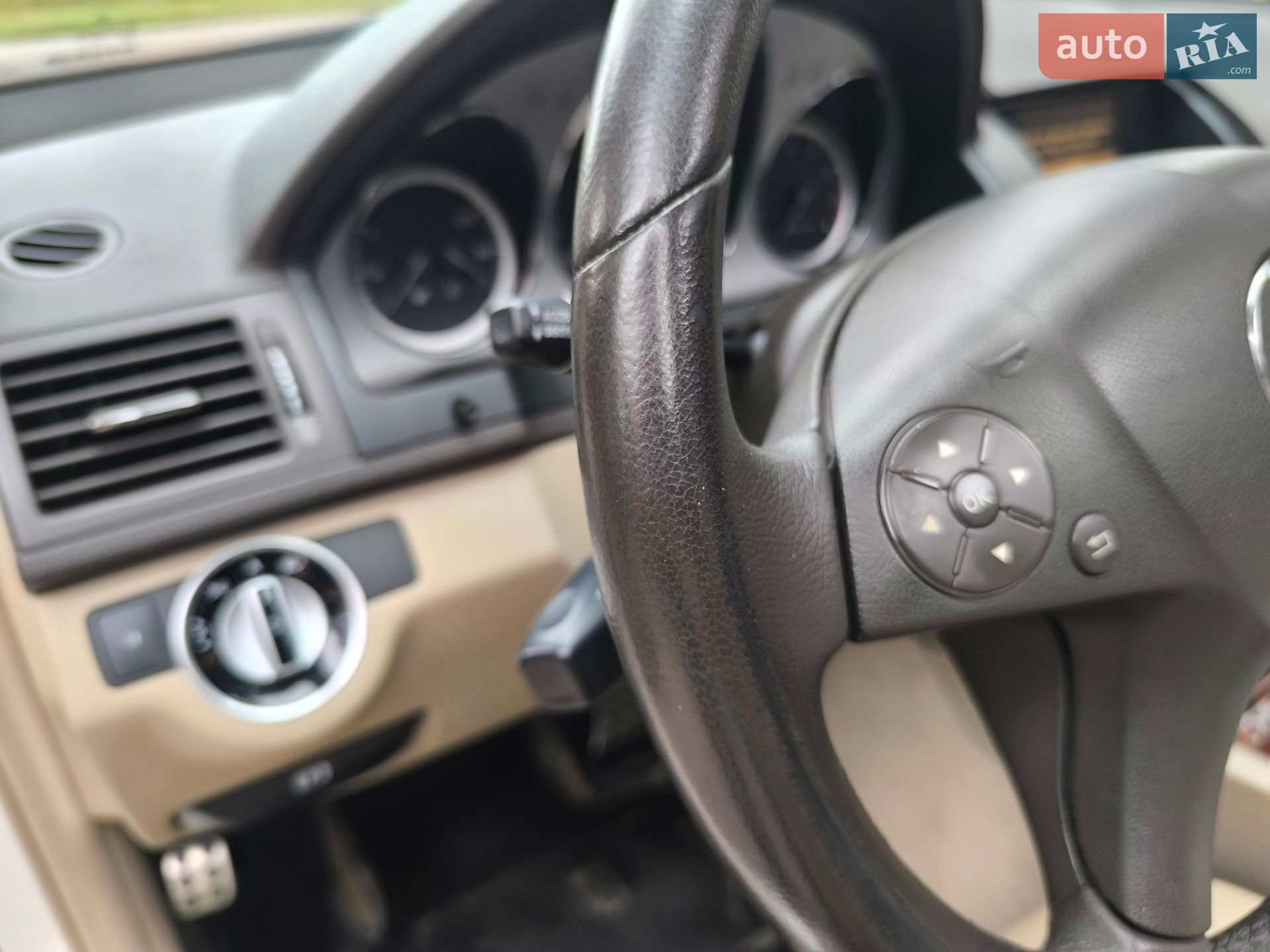Mercedes-Benz C-Class 2010 VIN WDDGF8BB8BR140814 фото оголошення 28 з 56