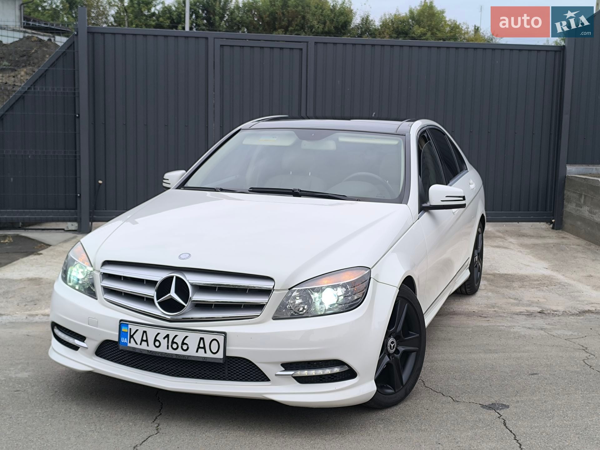 Mercedes-Benz C-Class 2010 VIN WDDGF8BB8BR140814 фото оголошення 39 з 56