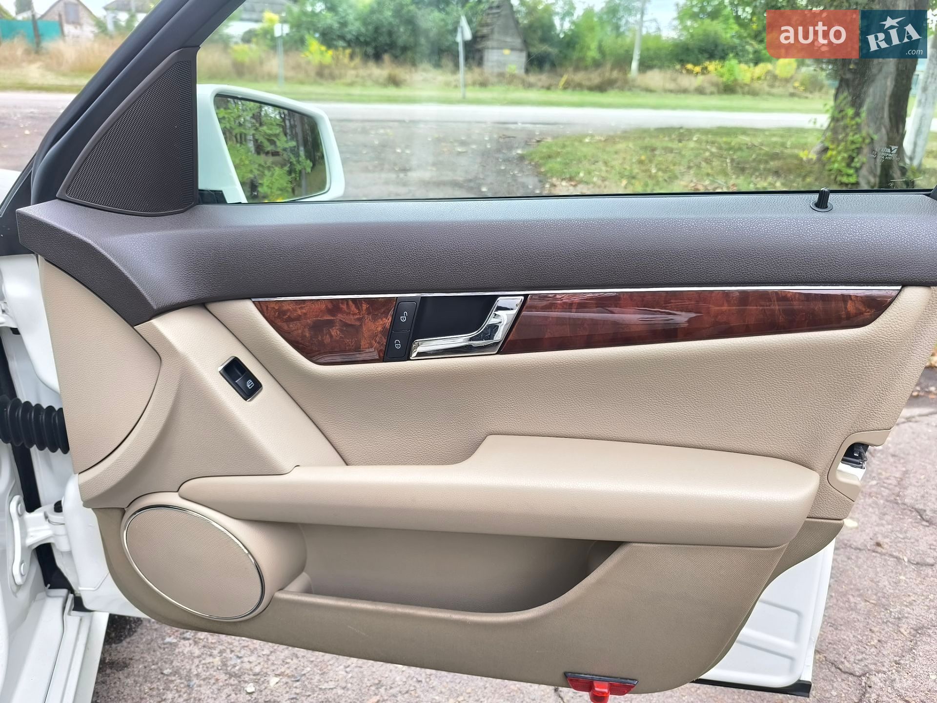 Mercedes-Benz C-Class 2010 VIN WDDGF8BB8BR140814 фото оголошення 48 з 56